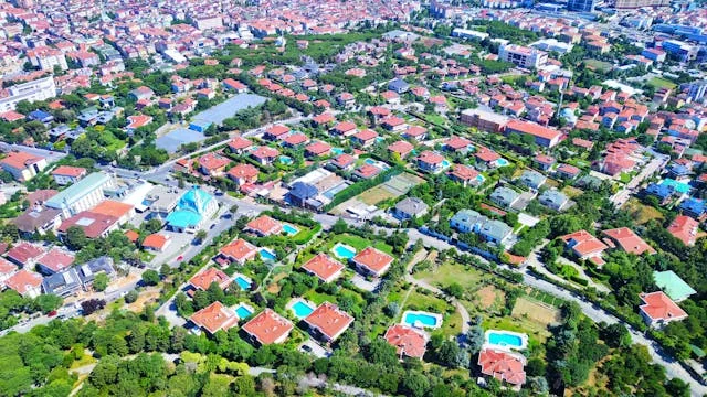 Jak negocjować zakup gruntu w Warszawie?