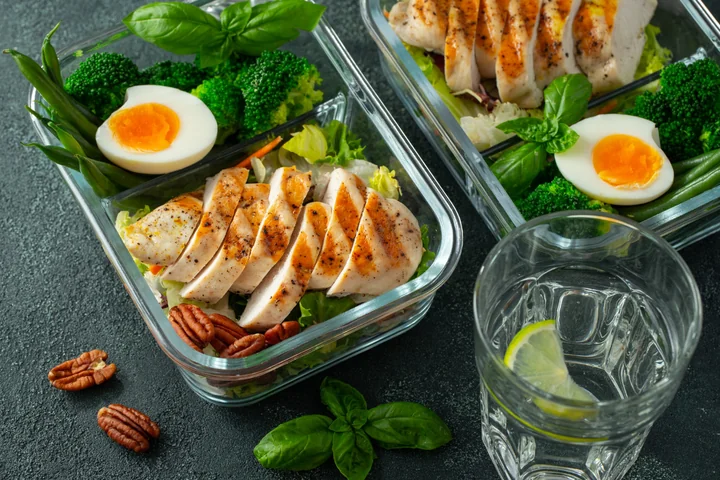 Warszawa stawia na catering dietetyczny. Odkryj moc zbilansowanej diety