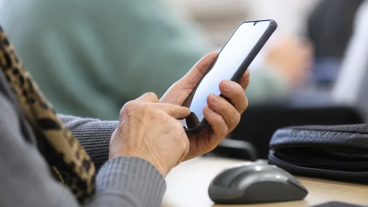 Fałszywe inwestycje w sieci pod lupą. Seniorzy mogą wziąć udział w bezpłatnym webinarium