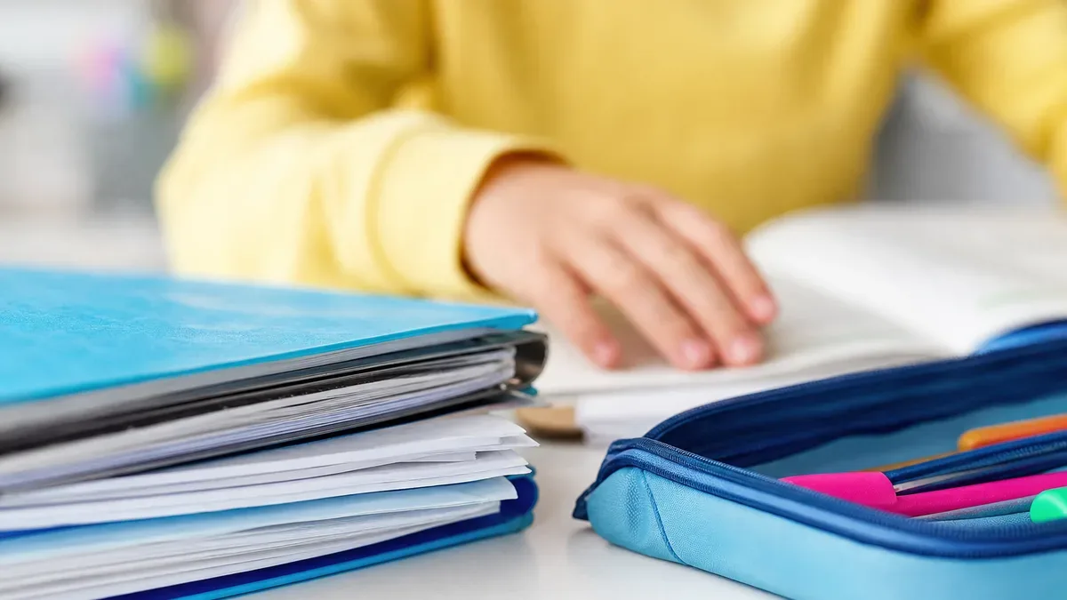 Uczniowie zajrzeli za kulisy urzędu w Nasielsku i poznali konkurs literacki
