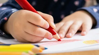Pasowanie w Starych Pieścirogach. Dyrektor użył ogromnego ołówka