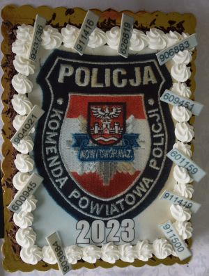 tort ze wzorem odznaki policyjnej