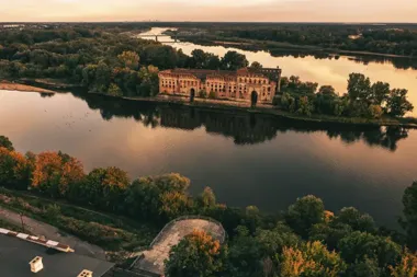 Imieniny Marszałka przy pomniku Piłsudskiego – ceremonia z posterunkiem honorowym