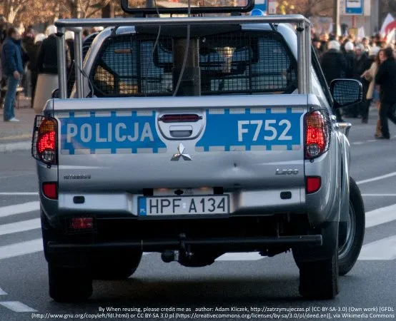 Policjantka uczy nasielskich uczniów zasad bezpieczeństwa na drodze