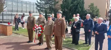 Nowy Dwór Mazowiecki oddał hołd ofiarom Katynia przy Dębie Pamięci