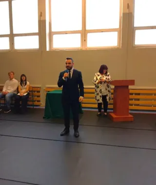 Pierwszoklasiści z Trójki złożyli ślubowanie. Dostali szkolne upominki
