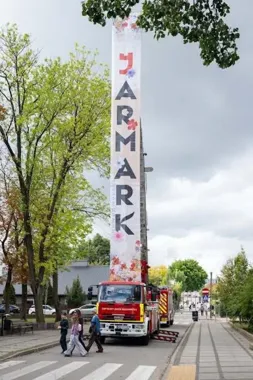 Pierwsze drzewo już posadzone. W Nowym Dworze Mazowieckim będzie ich 220