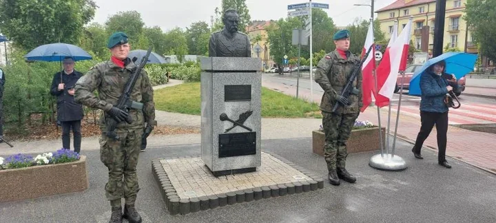 Pod pomnikiem Piłsudskiego padły słowa brzmiące dziś wyjątkowo ostro