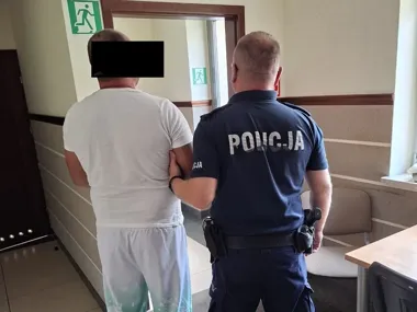 Kluczyki albo zniszczone auto. 44-latek przyłożył przedmiot do skroni