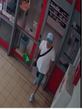 Portfel z dokumentami zniknął w supermarkecie. Policja szuka dwóch mężczyzn