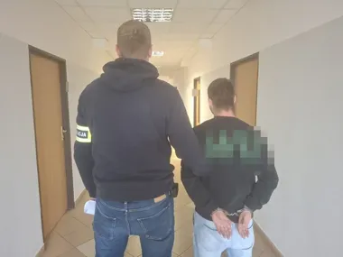 30-latek oddalił się od radiowozu. Policjanci znaleźli marihuanę