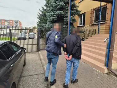 Nie otworzył drzwi policjantom. 40-latek trafił do więzienia
