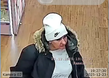 W drogerii przy Harcerskiej zniknęły kosmetyki - policja szuka kobiety