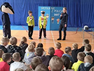 Policyjny Borsuk uczył dzieci w Nowym Dworze, a sprzęt poszedł w ruch