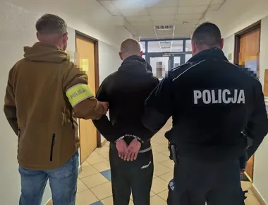 W Nasielsku policja weszła do mieszkania 38-latka - w środku marihuana i amfetamina