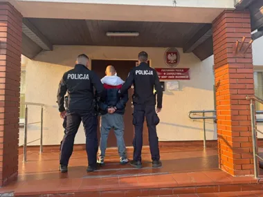 Skarbonka wyrwana ze ściany - recydywista z Zakroczymia trafił do aresztu