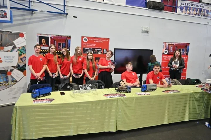 W hali NOSiR ósmoklasiści sprawdzali szkoły, zanim zapadnie ważny wybór