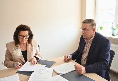 Ponad 2,29 mln zł na modernizację dwóch szkół – umowy podpisane w starostwie