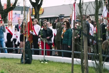 Siedemnasty Dąb Katyński stanął przy Pomniku Obrońców Ojczyzny